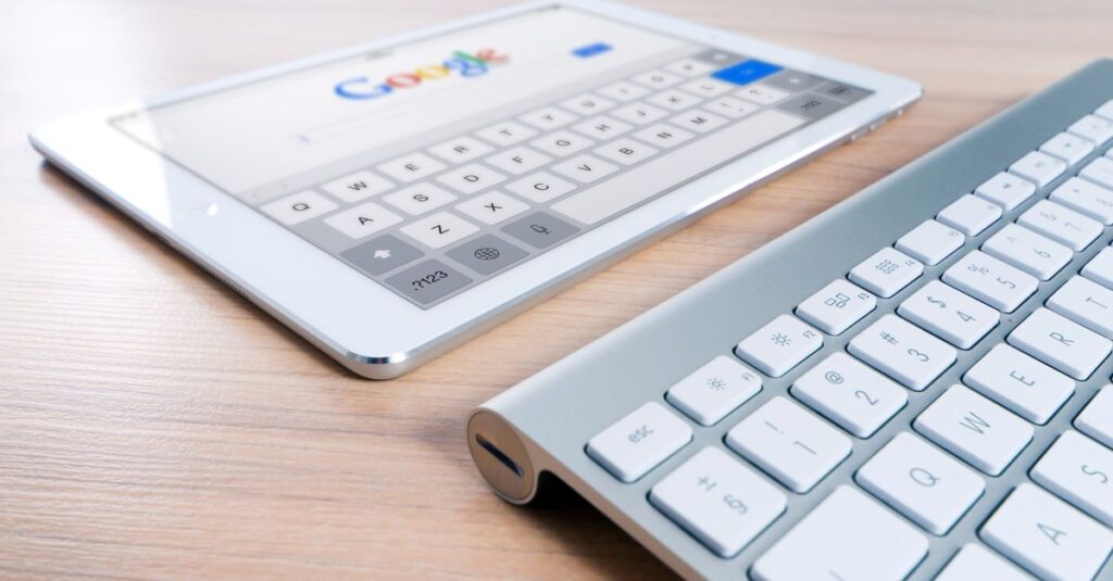 Googleキーワードプランナーの基本画面とメニュー構成がわかるシンプルなUIイメージ