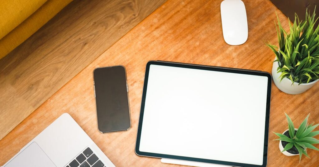 比較表を作るための無料ツールやHTMLテンプレを使っている作業風景